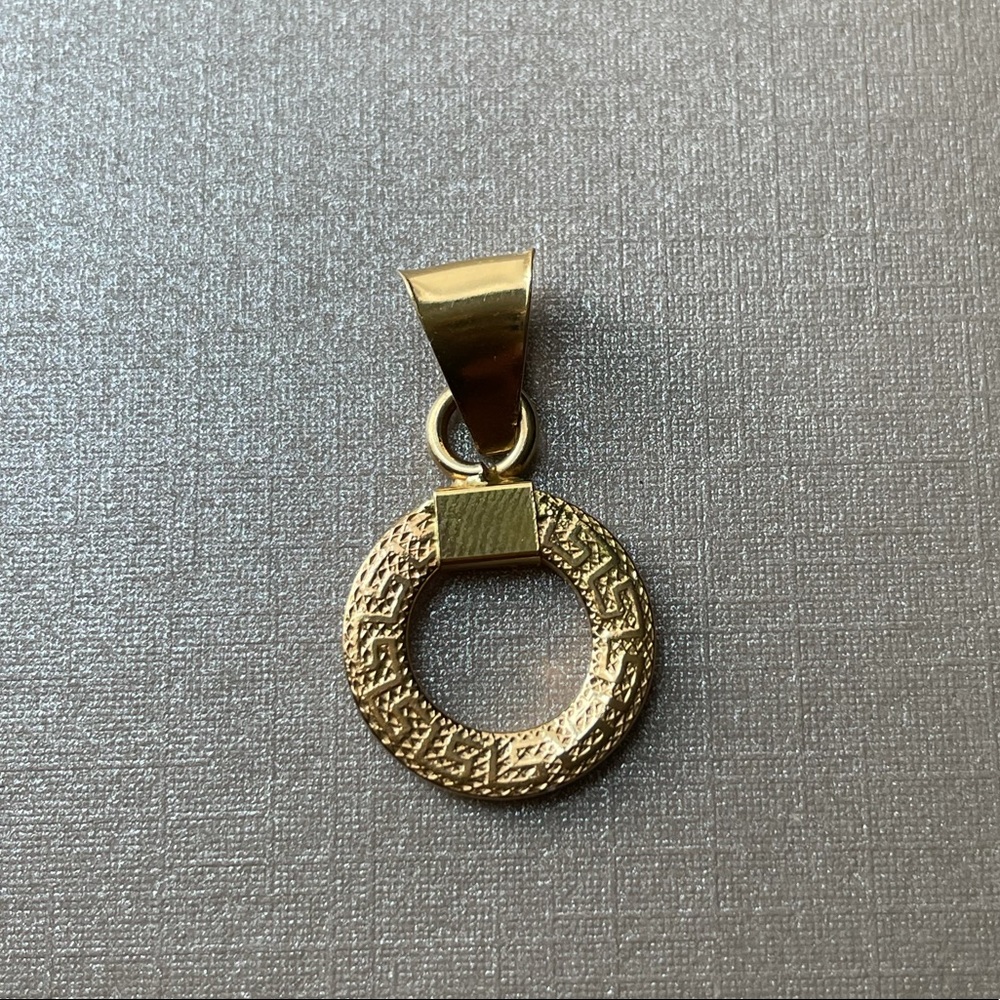 18karat yellow gold pendant
